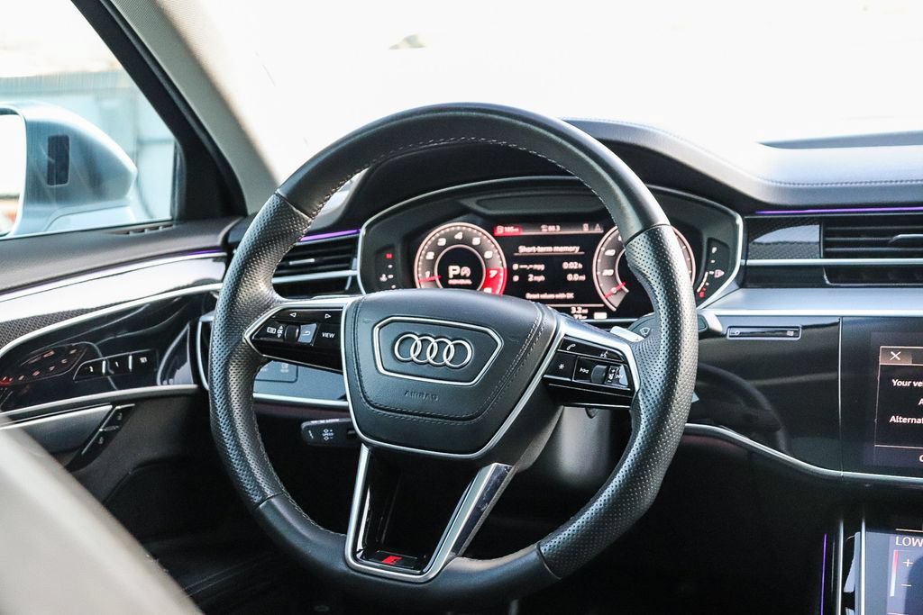Used 2022 Audi S8 AWD/4WD image 17