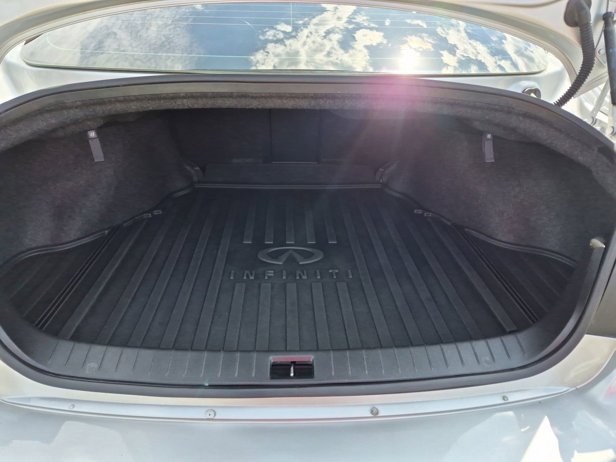 Used 2015 INFINITI Q50 Premium w/ Deluxe Touring Package AWD/4WD image 22
