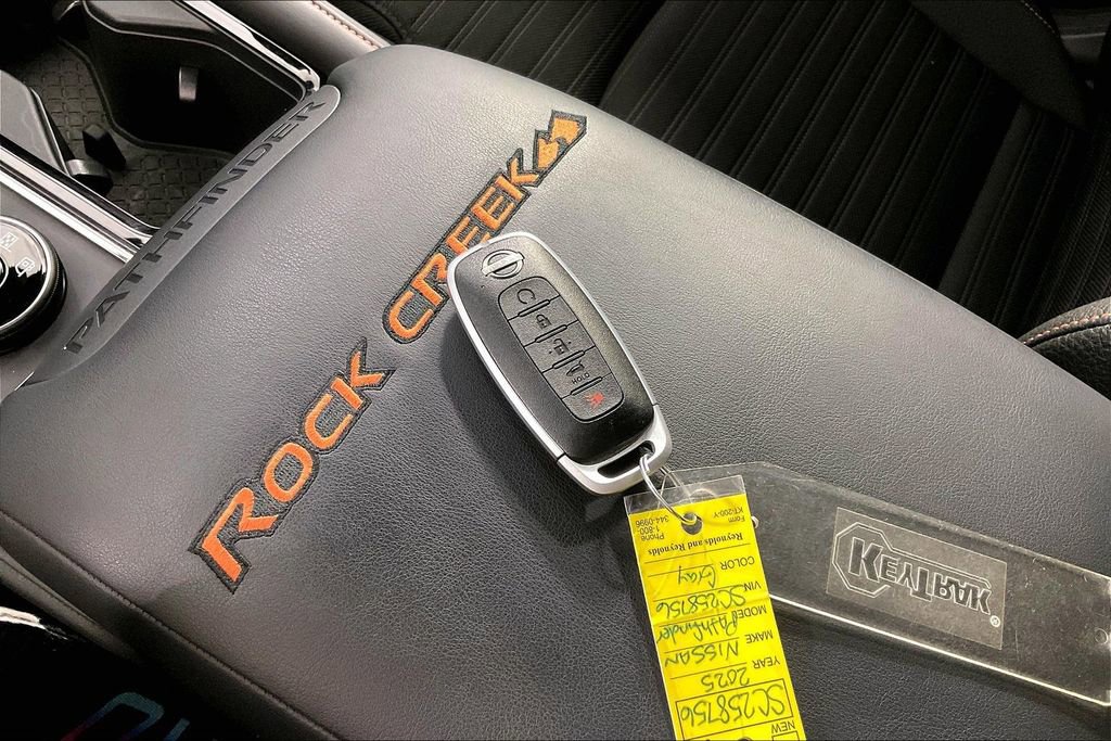 Used 2025 Nissan Pathfinder Rock Creek image 14