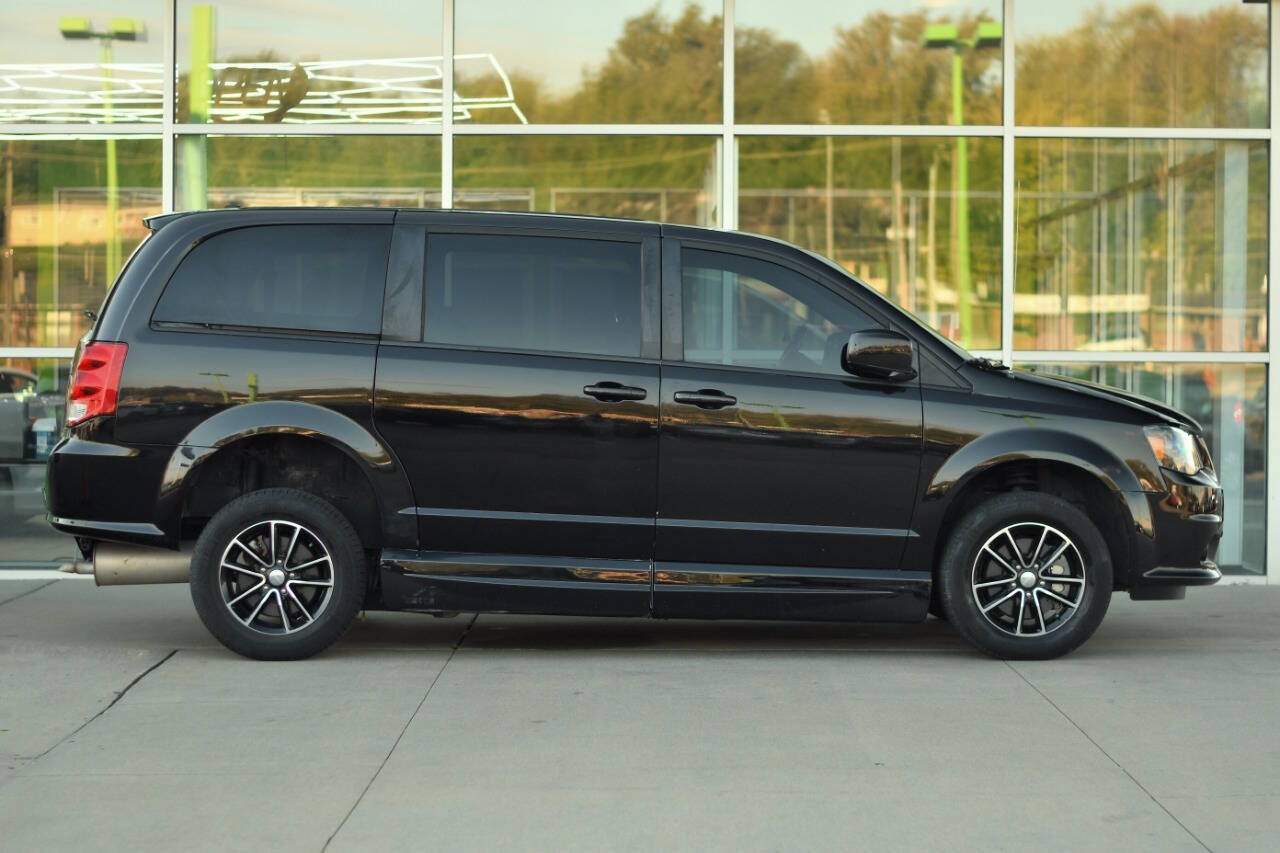 Used 2019 Dodge Grand Caravan SE FWD image 10