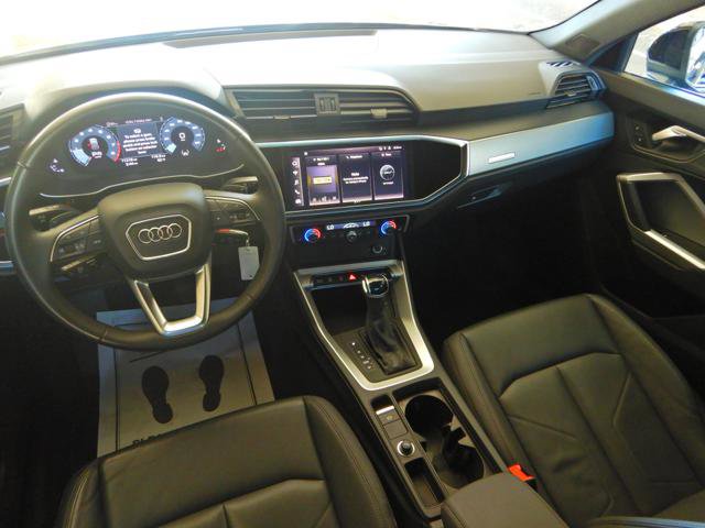 Used 2025 Audi Q3 2.0T Premium image 2