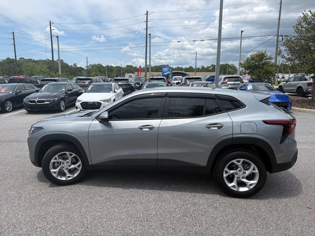 Used 2026 Chevrolet Trax LS w/ LS Convenience Package FWD image 4