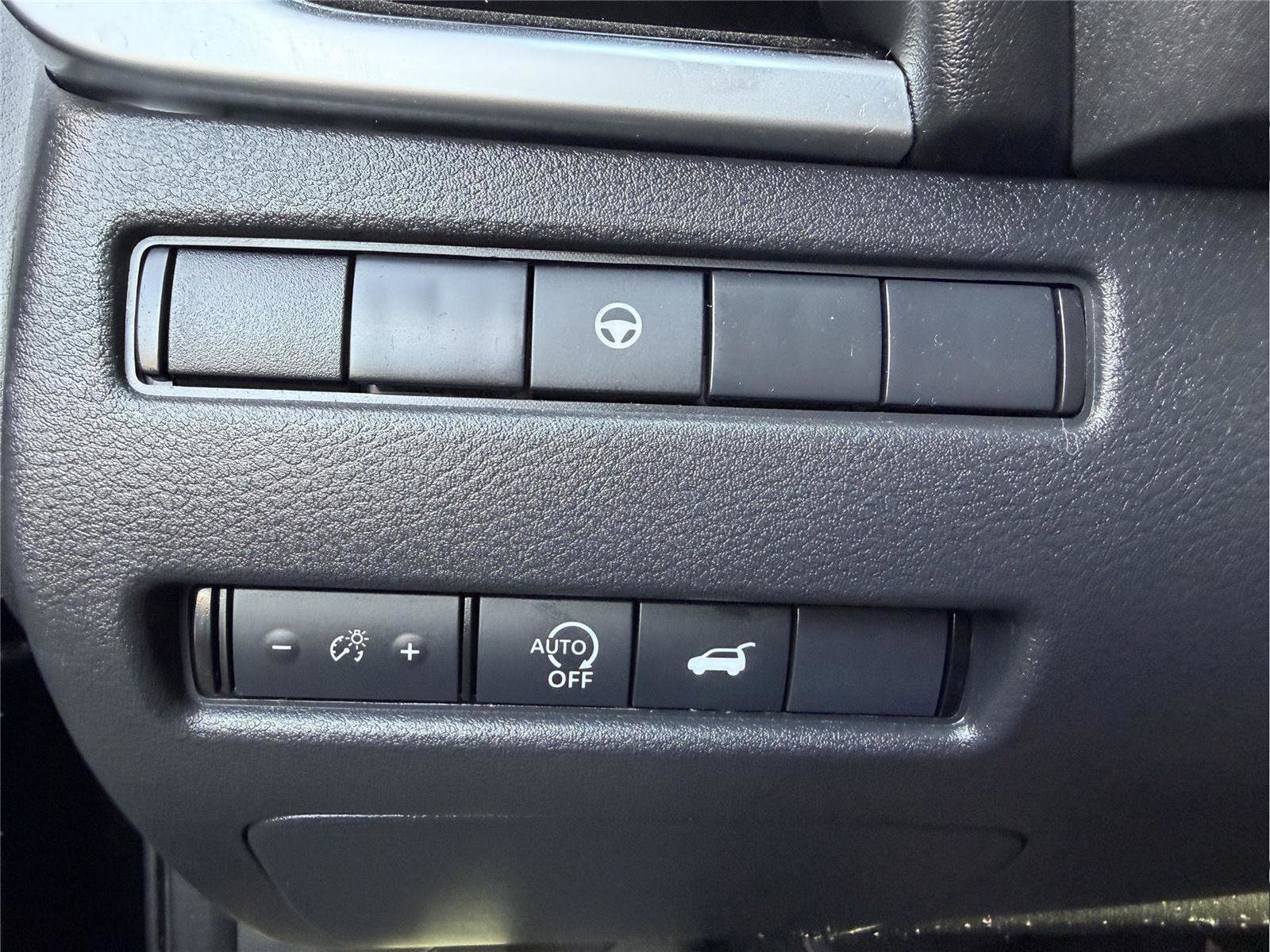 Used 2025 Nissan Rogue SV image 15