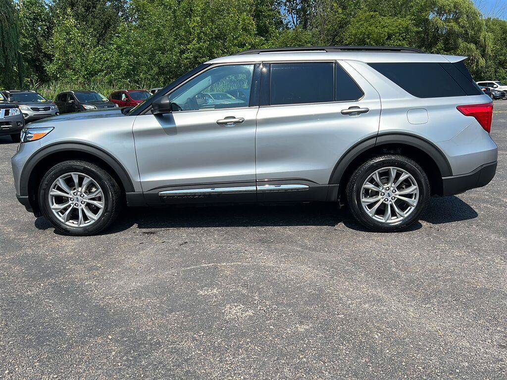Used 2023 Ford Explorer XLT w/ Equipment Group 202A AWD/4WD image 19