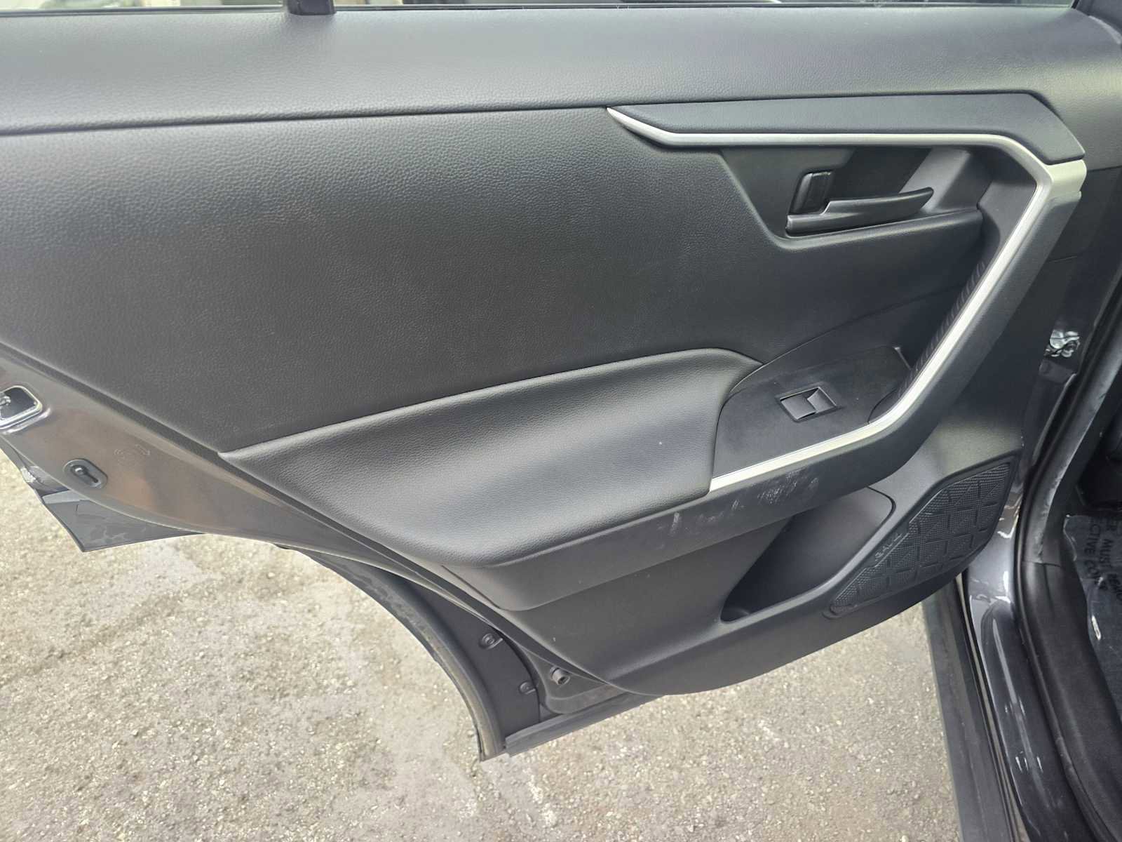 Used 2021 Toyota RAV4 LE image 18