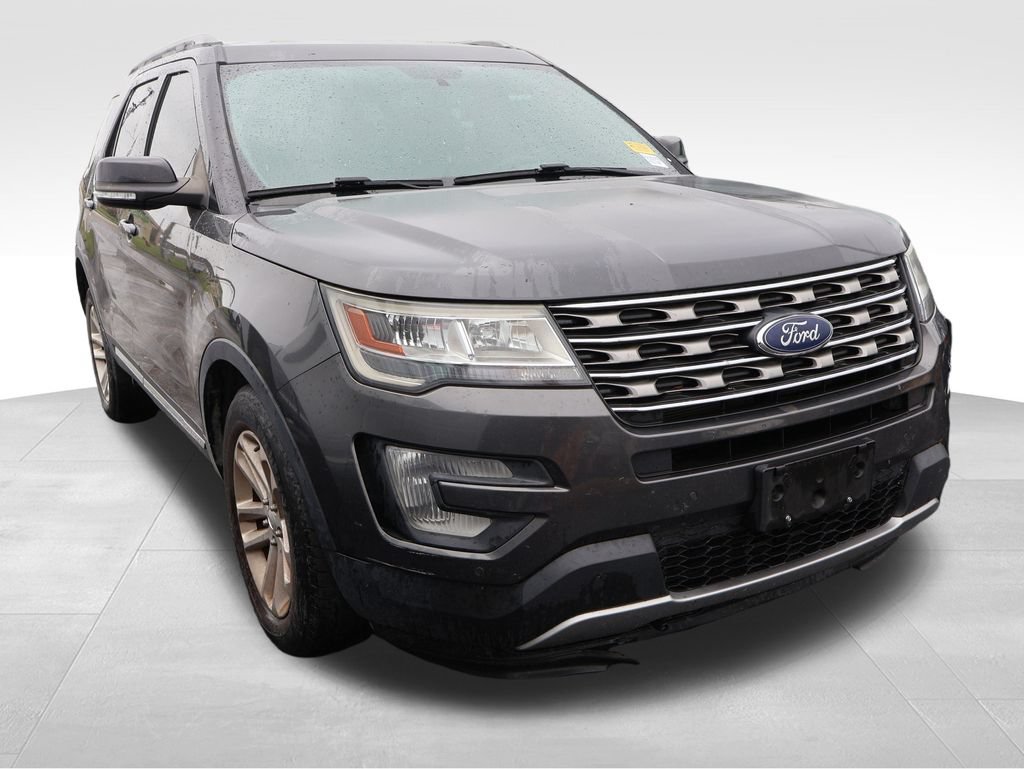 Used 2017 Ford Explorer XLT w/ Equipment Group 202A FWD image 9