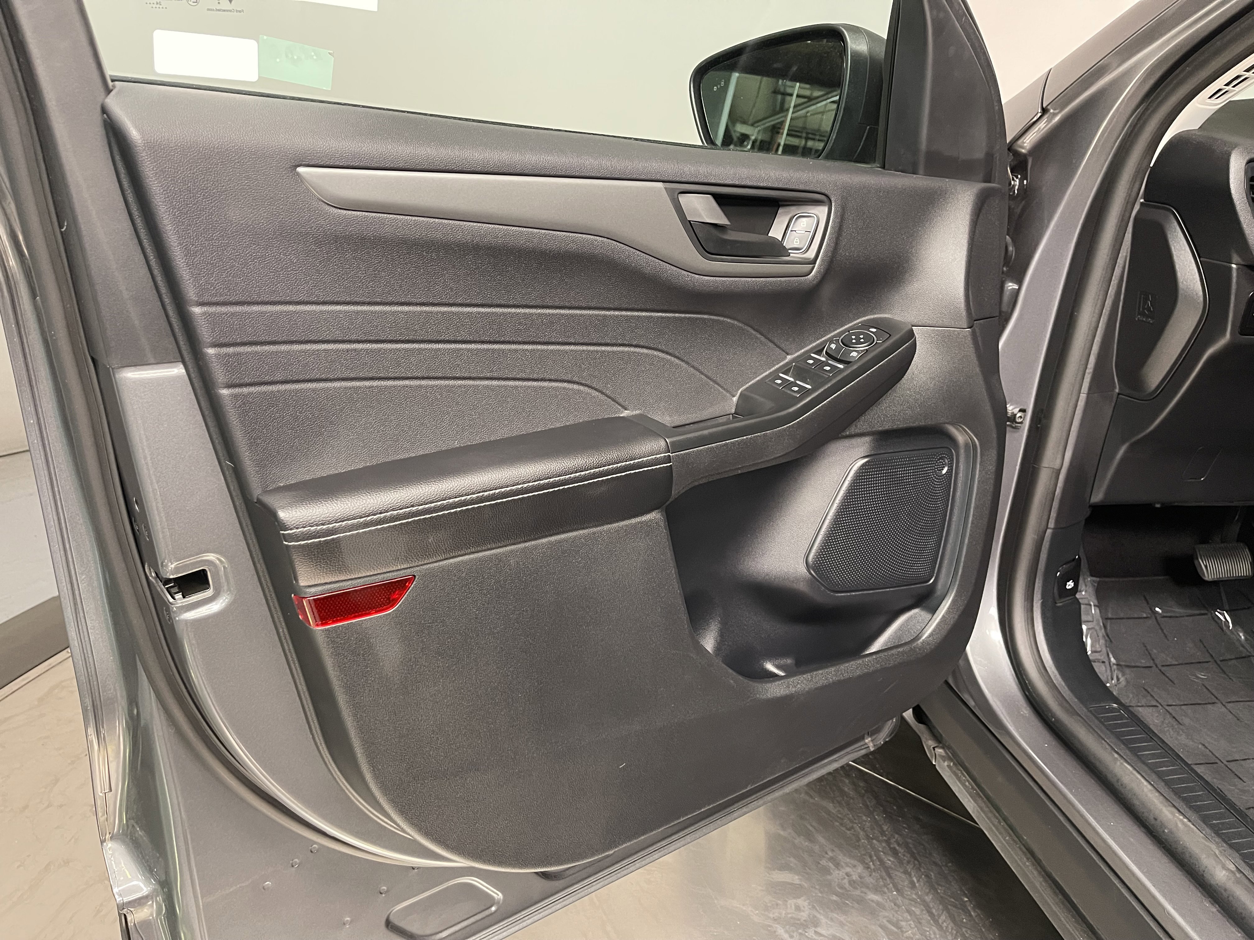 Used 2025 Ford Escape Active image 14