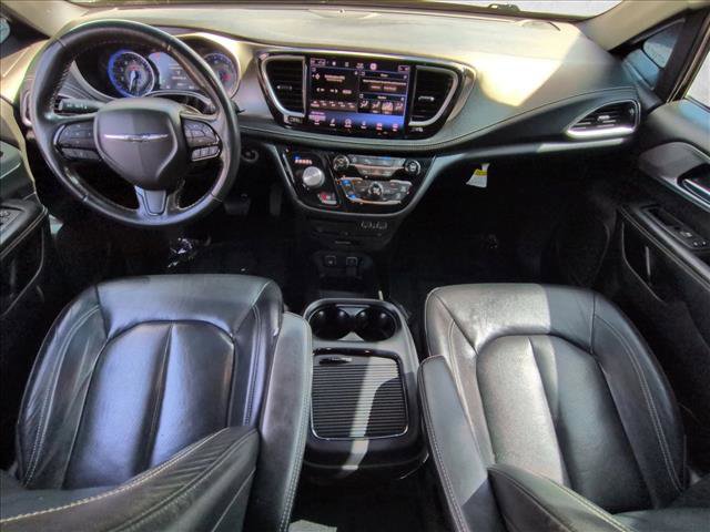 Used 2021 Chrysler Pacifica Touring-L w/ Uconnect Theater Family Group image 16
