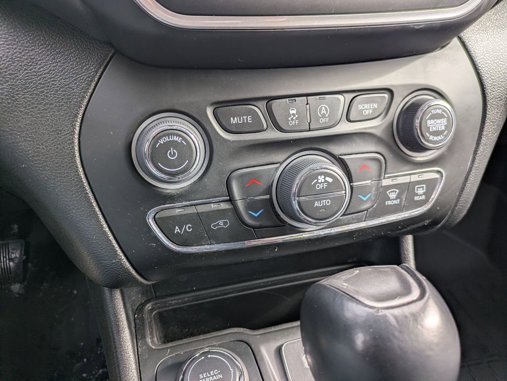 Used 2022 Jeep Cherokee Latitude Lux image 23