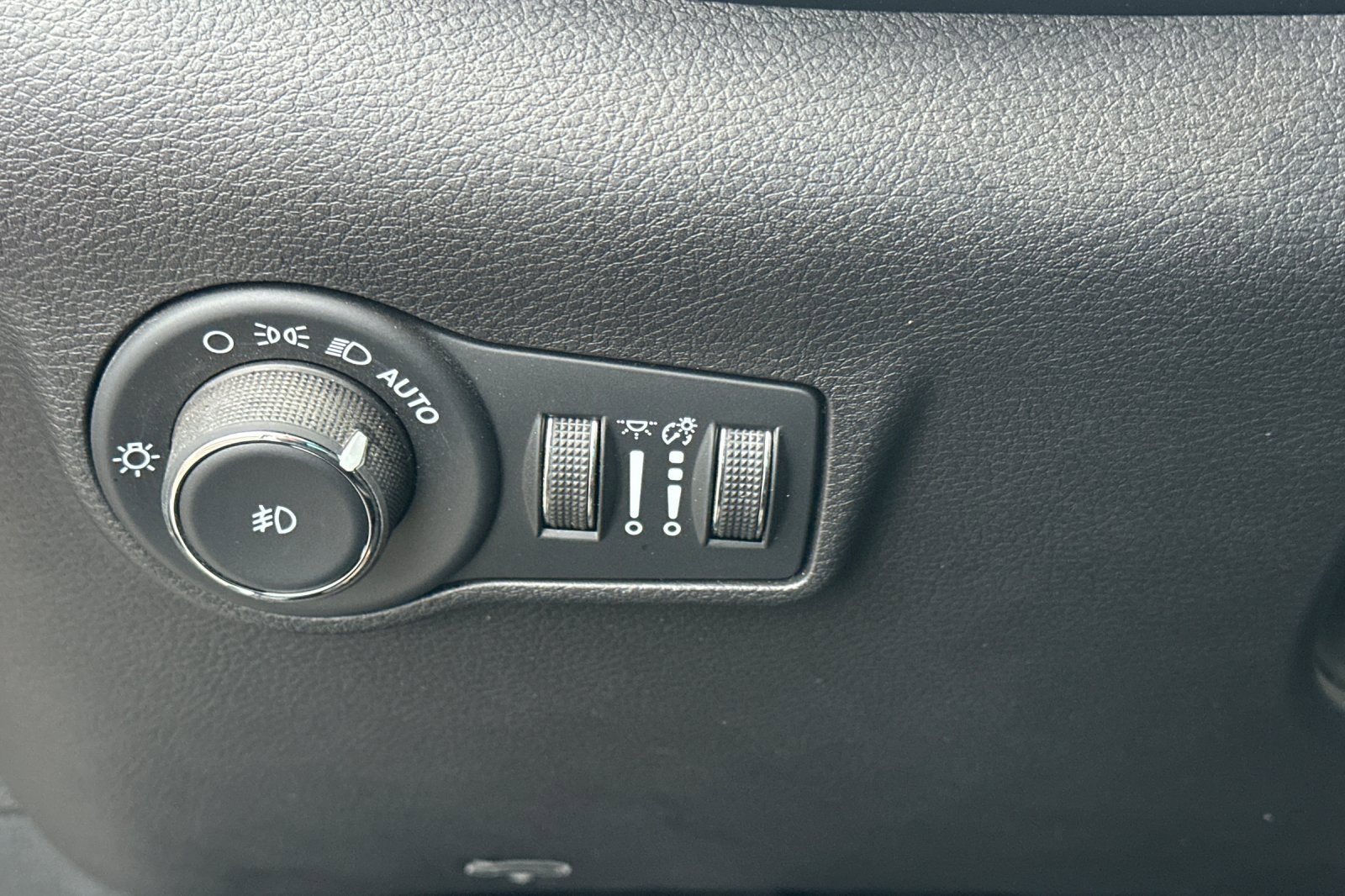 Used 2024 Jeep Compass Latitude image 39