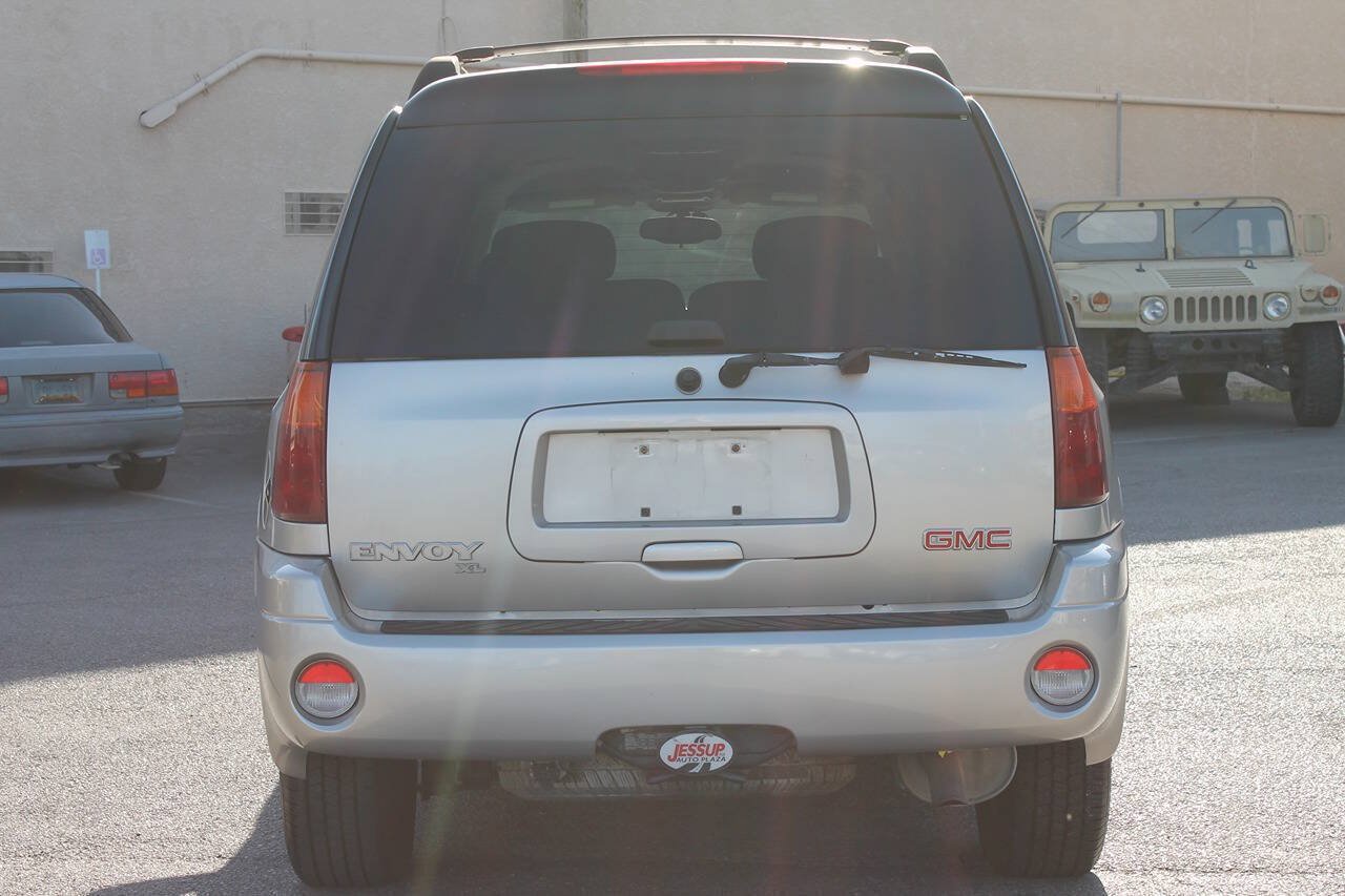 Used 2005 GMC Envoy XL SLT RWD image 7