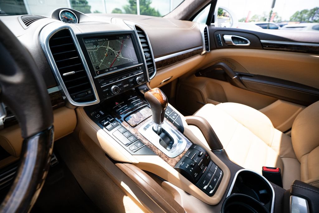 Used 2015 Porsche Cayenne Turbo AWD/4WD image 37