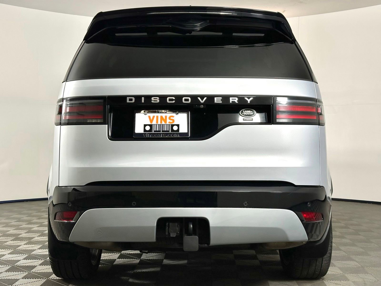 Used 2023 Land Rover Discovery Metropolitan Edition image 26