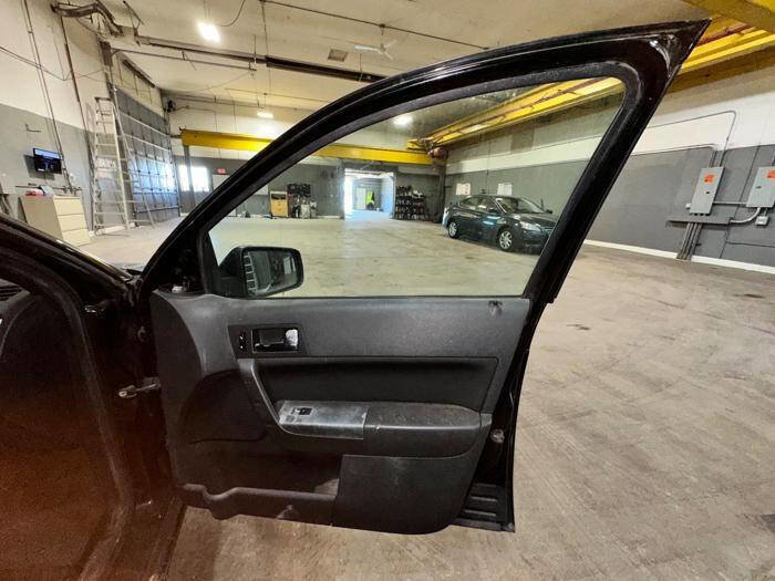 Used 2009 Ford Focus SES FWD image 30
