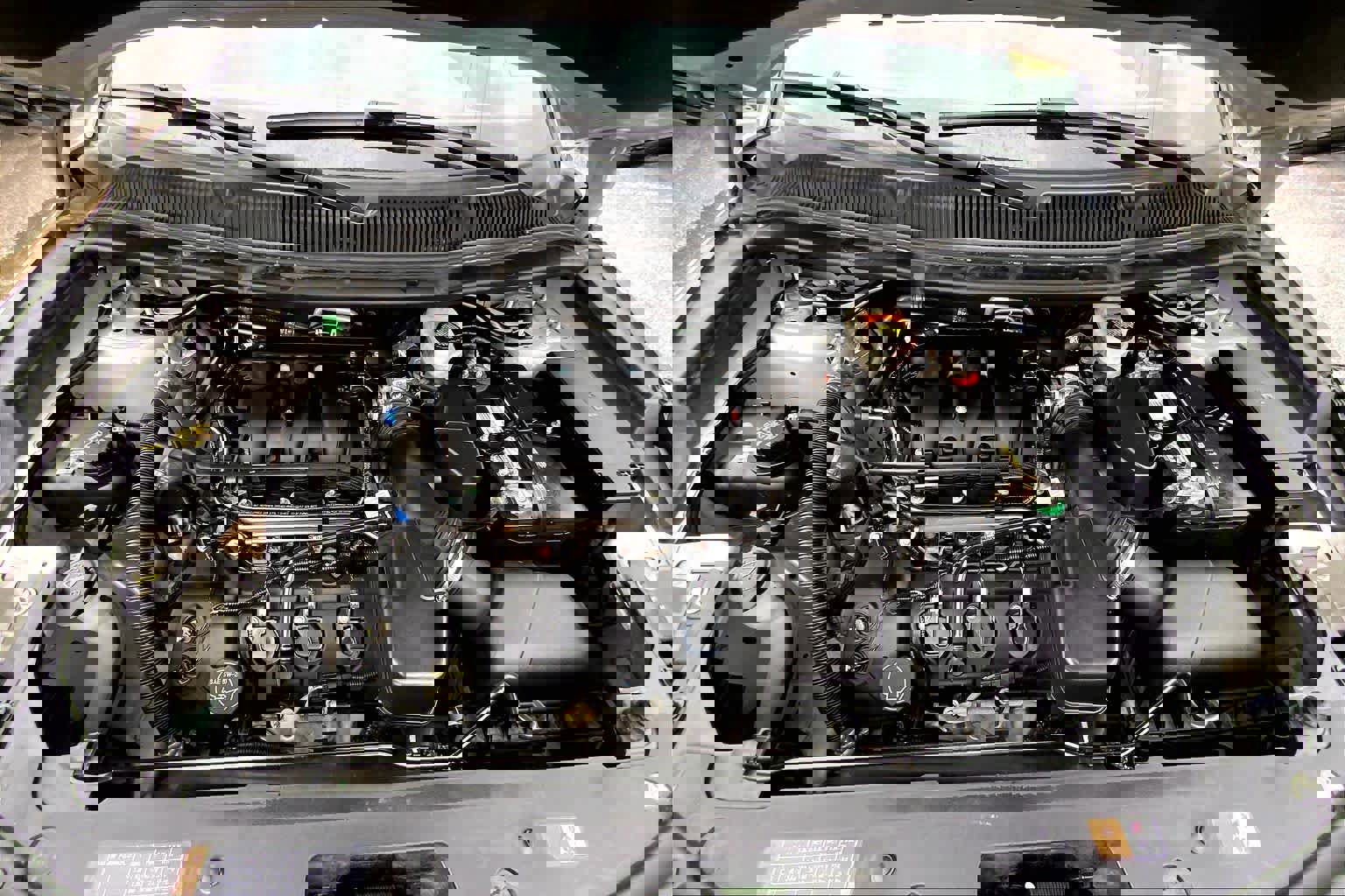 Used 2018 Ford Explorer XLT w/ Equipment Group 202A FWD image 28