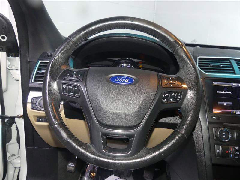 Used 2016 Ford Explorer XLT w/ Equipment Group 202A AWD/4WD image 31