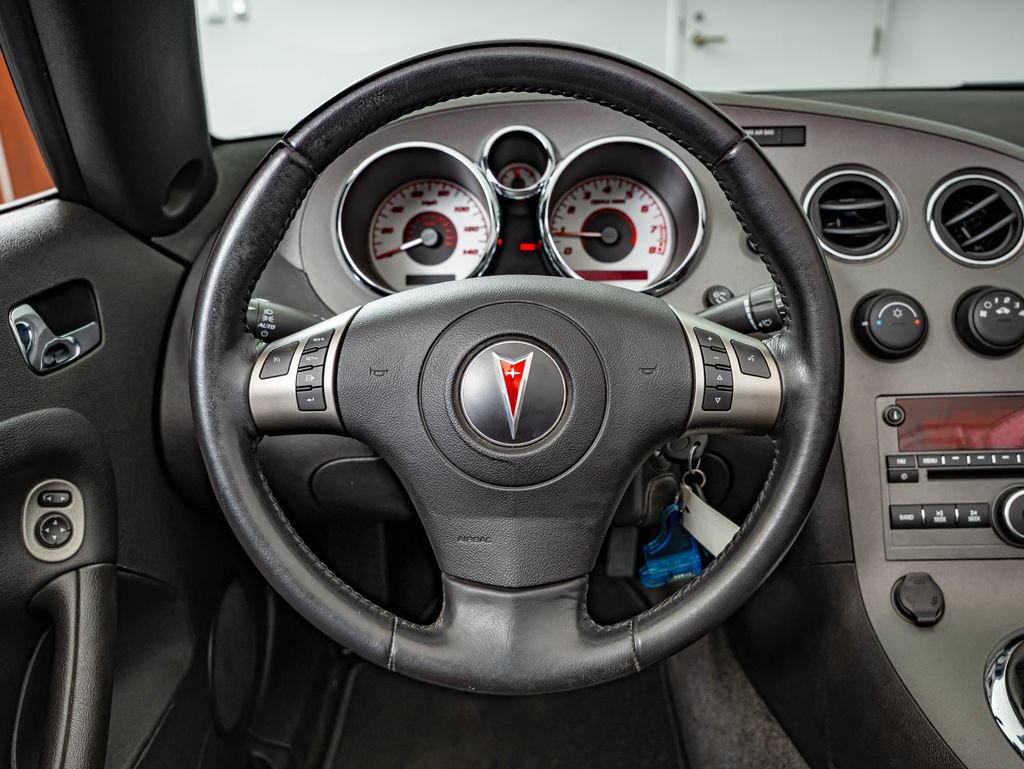 Used 2006 Pontiac Solstice Convertible w/ Premium Package RWD image 29