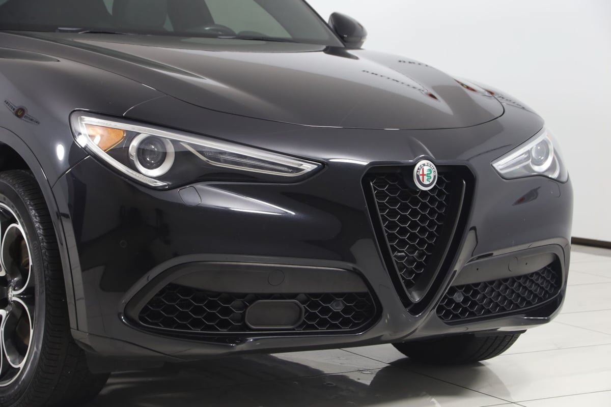 Used 2023 Alfa Romeo Stelvio Veloce AWD/4WD image 37