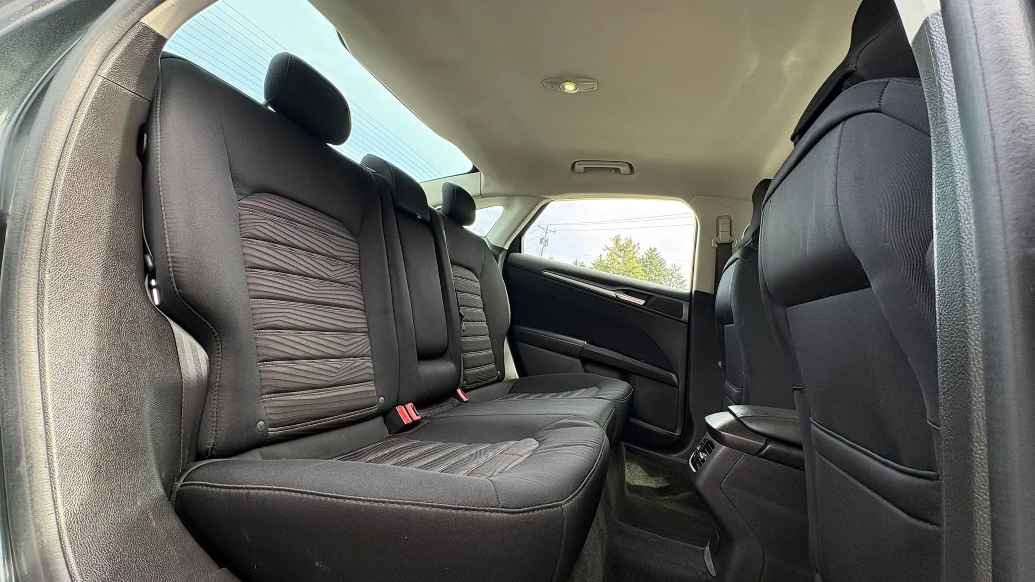 Used 2016 Ford Fusion SE image 28