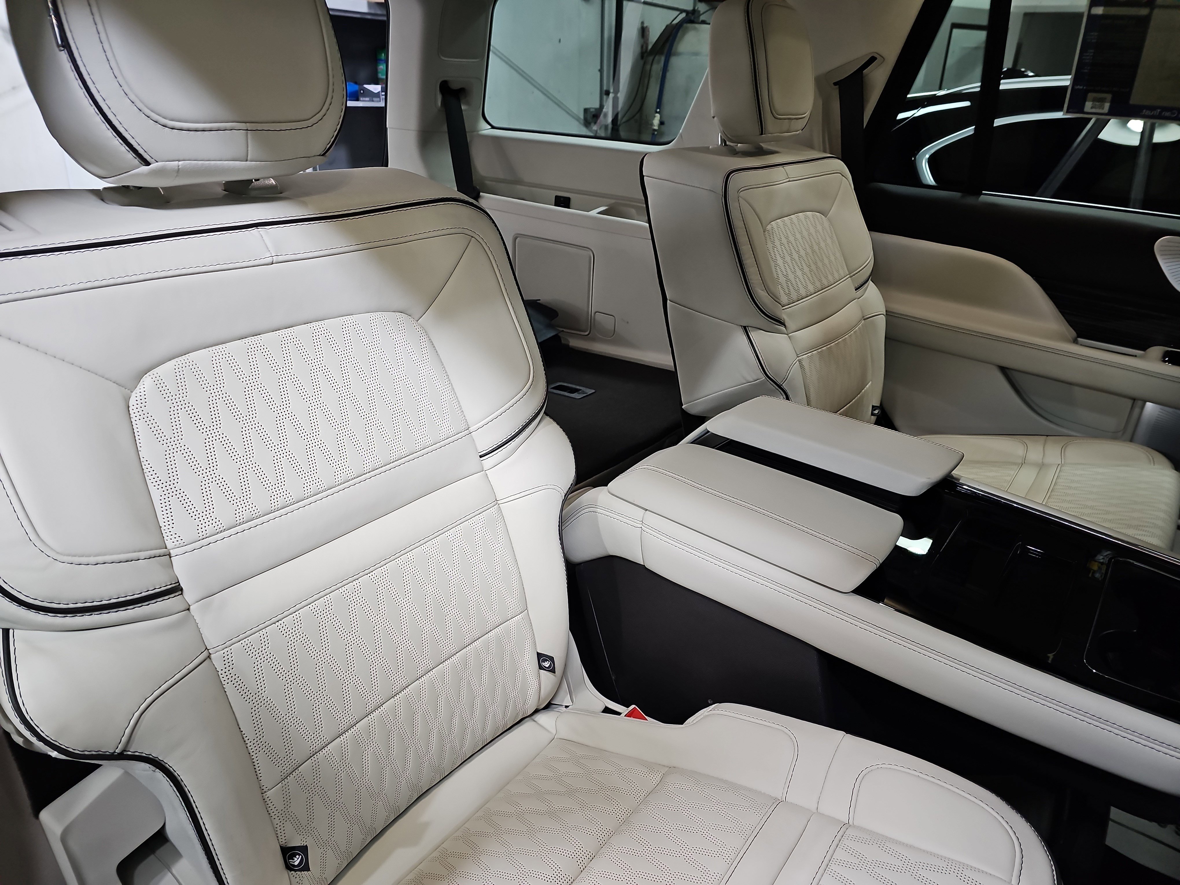 Used 2024 Lincoln Navigator Black Label AWD/4WD image 12