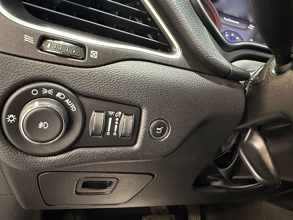 Used 2019 Jeep Cherokee Trailhawk w/ Comfort & Convenience Group image 39