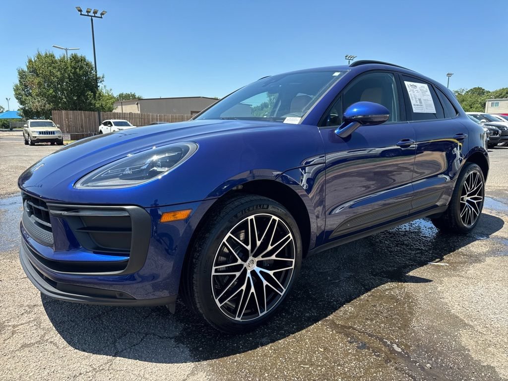 Used 2024 Porsche Macan w/ Smoking Package AWD/4WD image 3