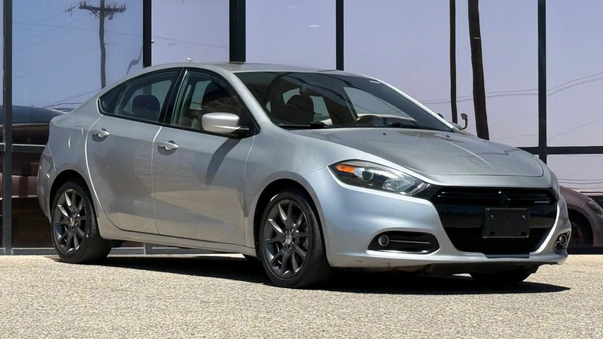 Used 2016 Dodge Dart SXT w/ Sun/Sound Group FWD image 17