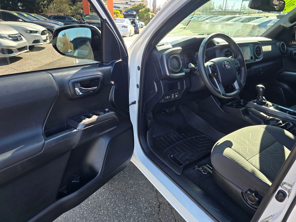 Used 2017 Toyota Tacoma TRD Sport w/ Tow Package (A/T) AWD/4WD image 15