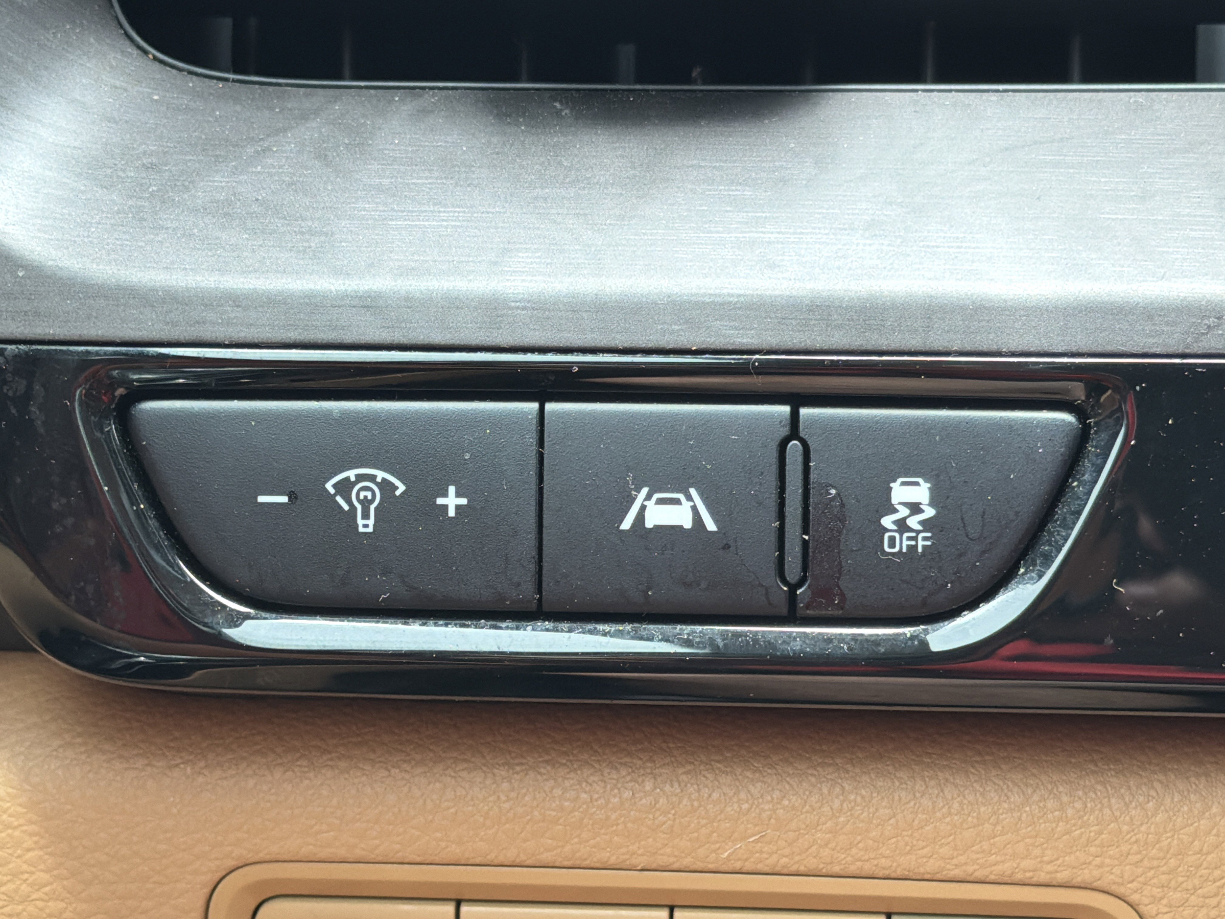 Used 2024 Kia Carnival EX FWD image 11