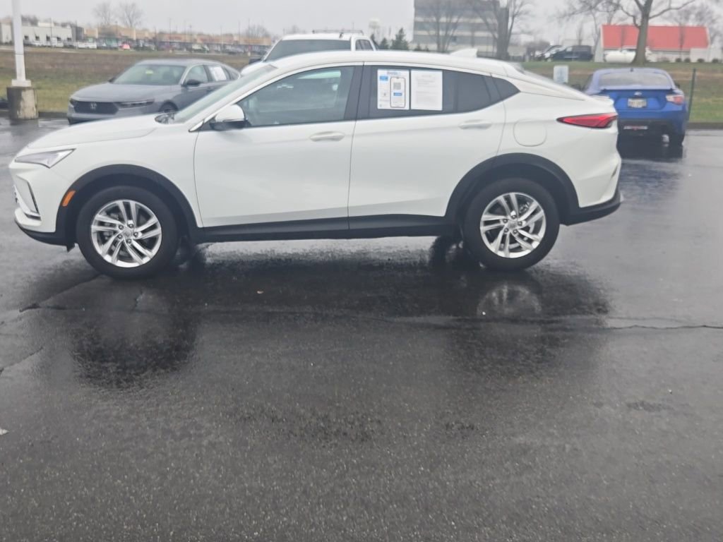 Used 2025 Buick Envista Preferred w/ Convenience I Package image 2