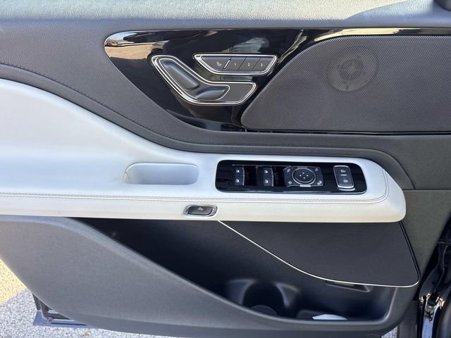 New 2026 Lincoln Aviator 2WD w/ Jet Appearance Package image 22