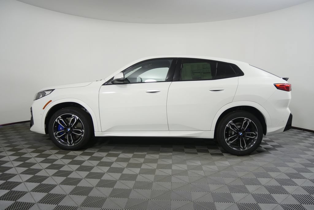 Used 2026 BMW X2 xDrive28i w/ Technology Package AWD/4WD image 2