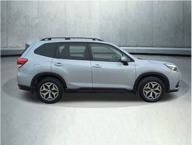 Used 2023 Subaru Forester Premium image 7