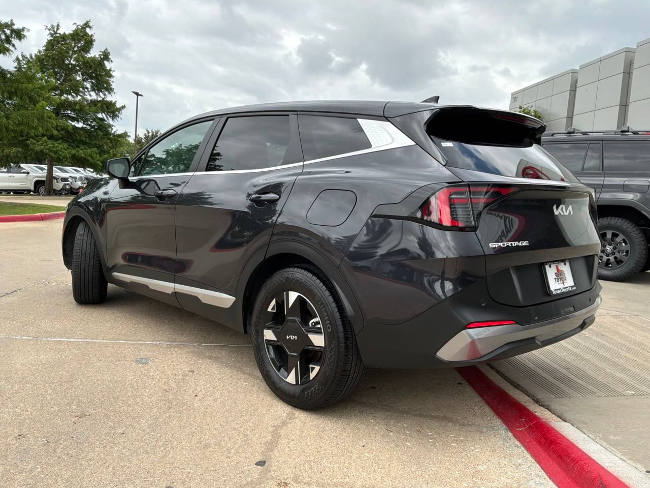 Used 2026 Kia Sportage LX FWD image 8