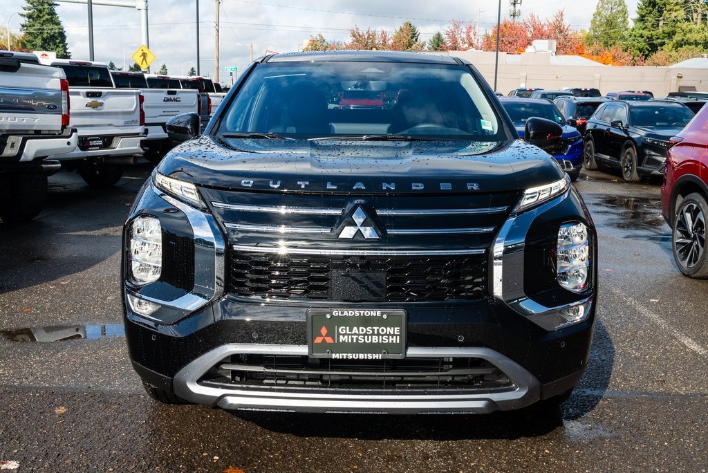 New 2025 Mitsubishi Outlander SE image 2