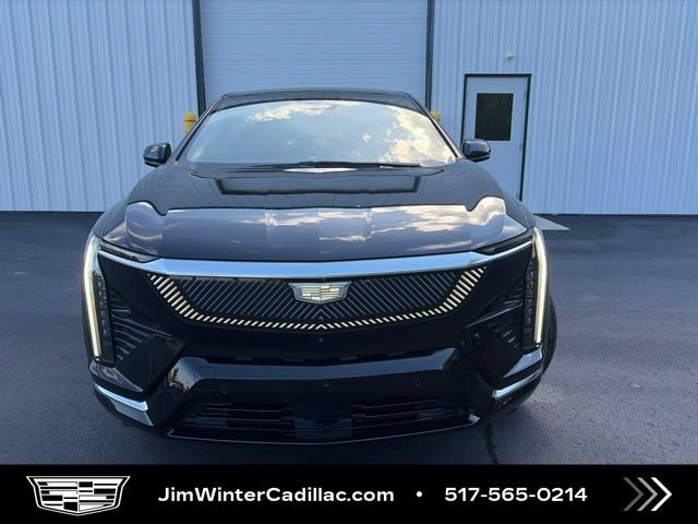New 2027 Cadillac Optiq Luxury w/ LPO, Floor Liner Package AWD/4WD image 3