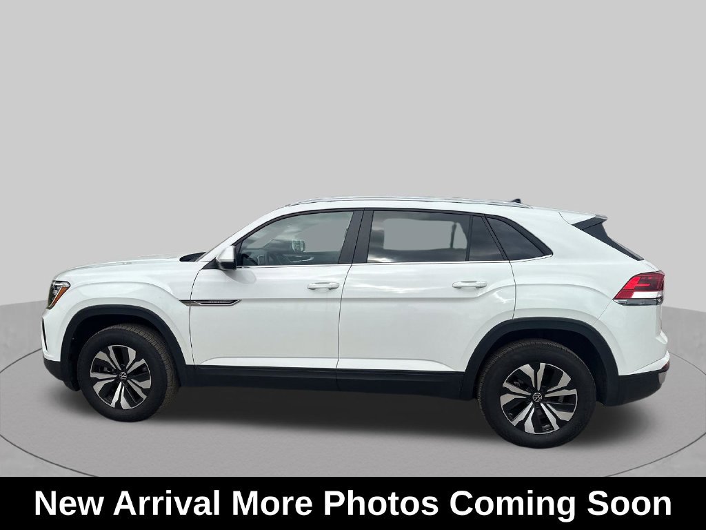 Used 2025 Volkswagen Atlas Cross Sport SE AWD/4WD image 2