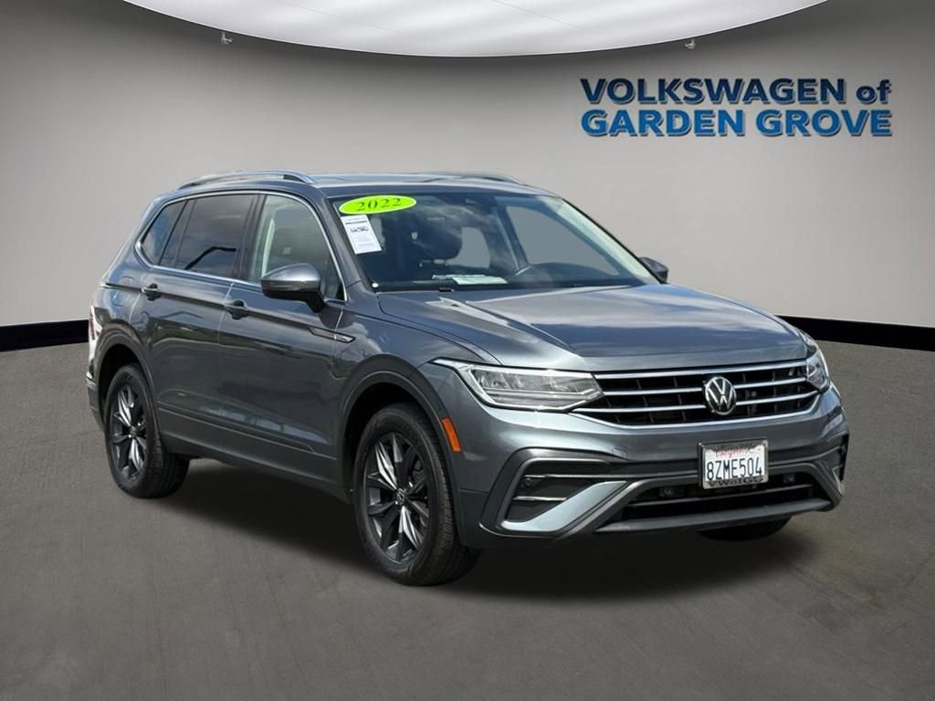 Used 2022 Volkswagen Tiguan SE w/ Panoramic Sunroof Package AWD/4WD image 2