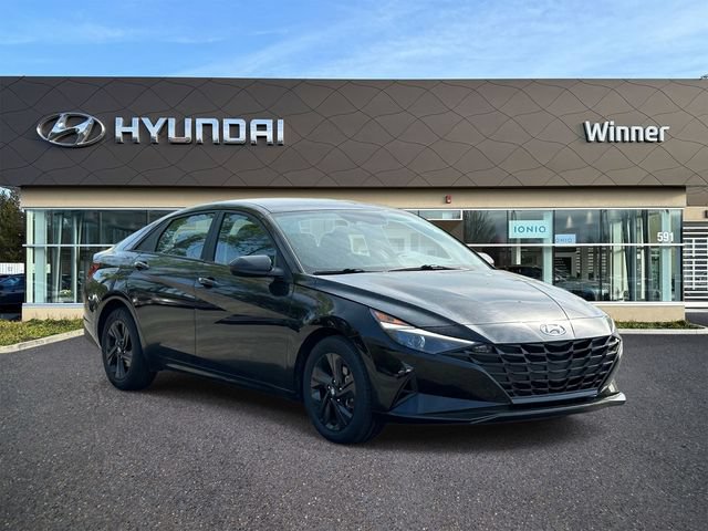 Certified 2023 Hyundai Elantra SEL w/ Preferred Accessory Package FWD image 5