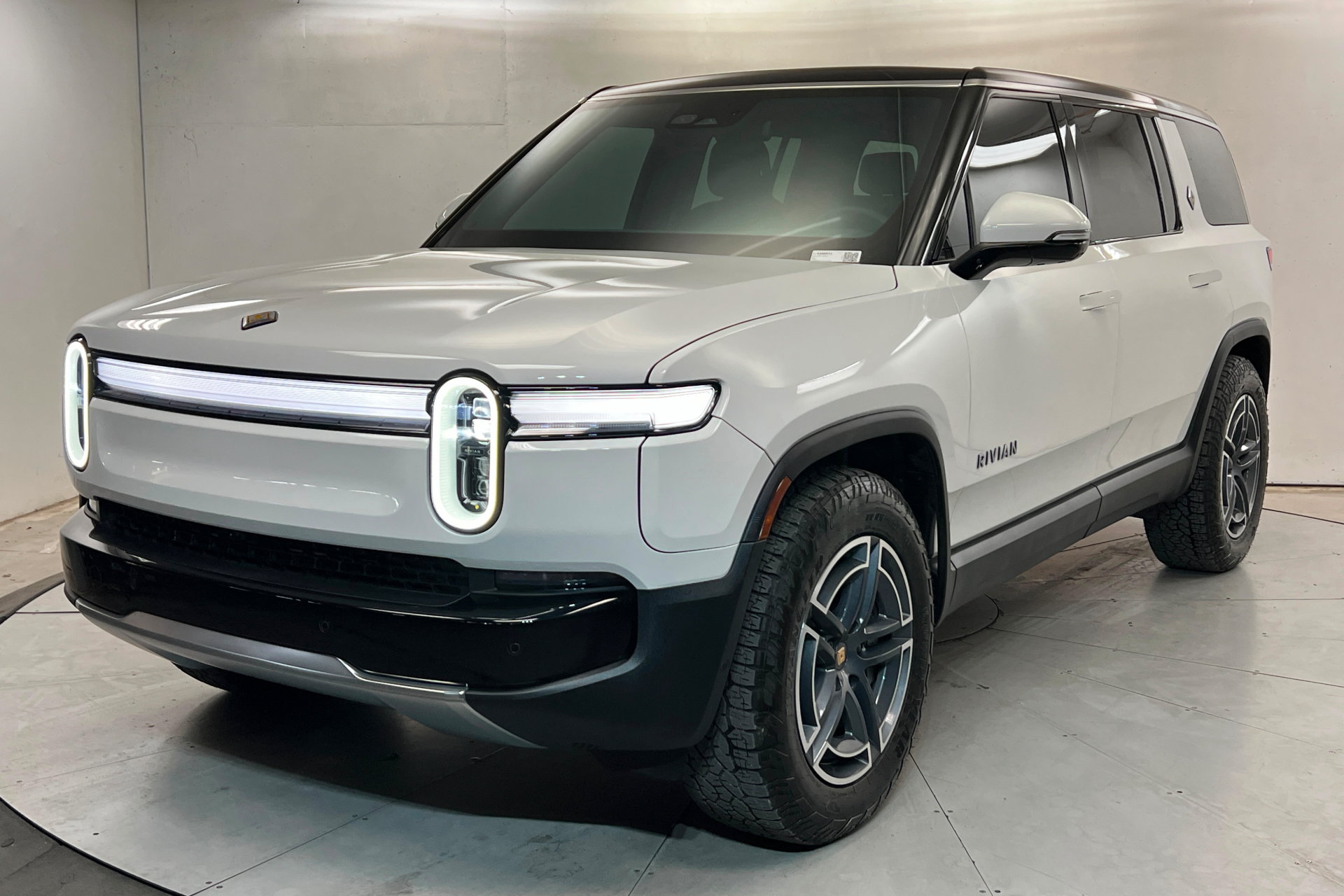 Used 2025 Rivian R1S Adventure Dual