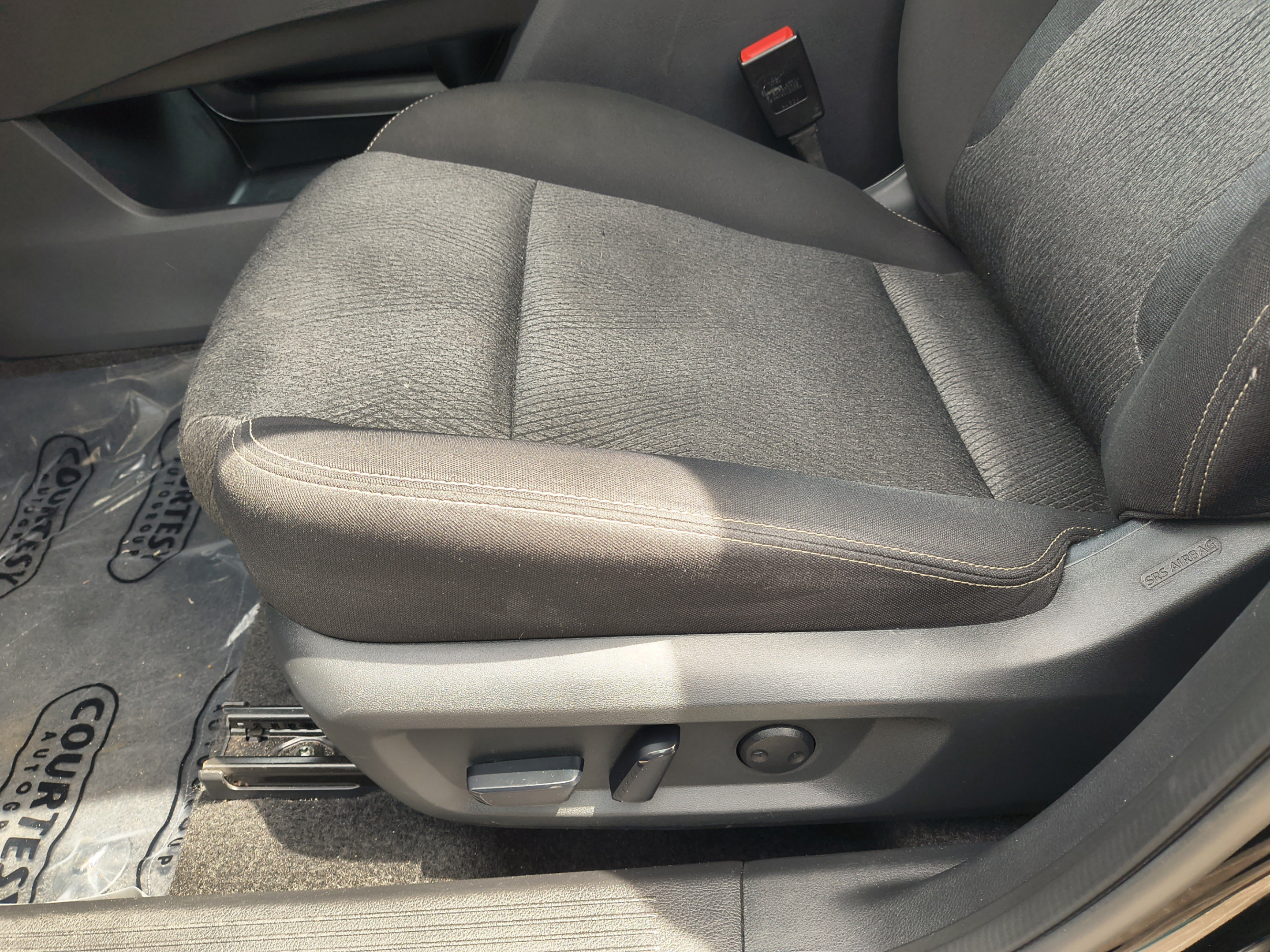 Certified 2025 Nissan Rogue SV FWD image 22