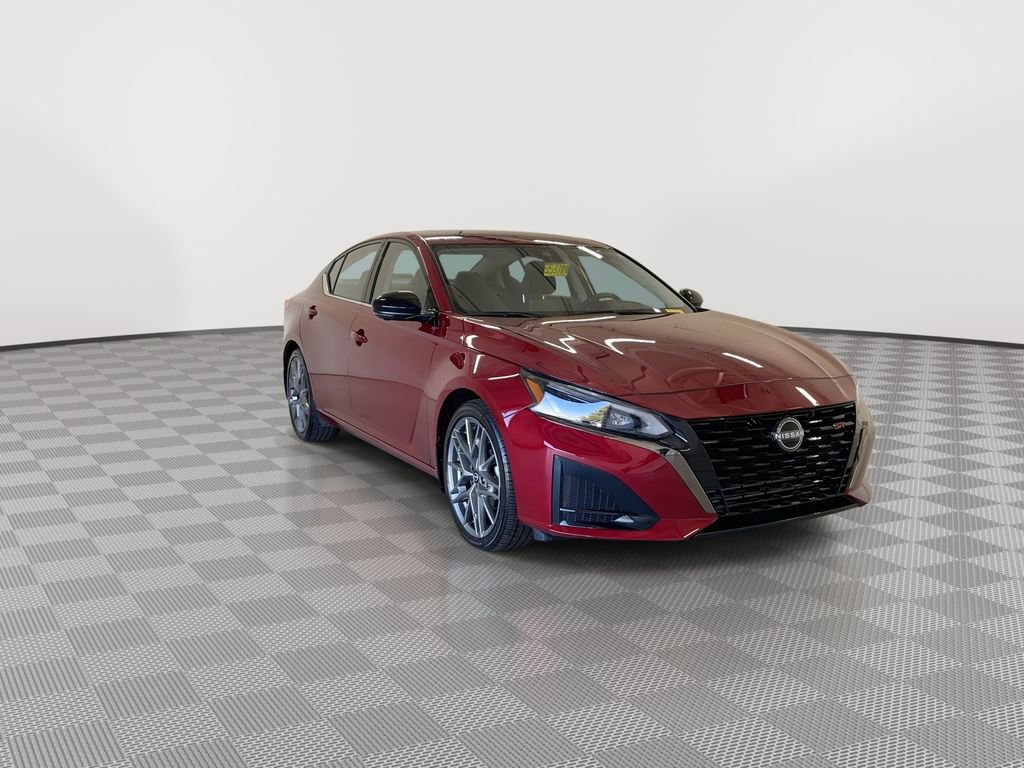 Certified 2024 Nissan Altima 2.0 SR FWD image 2
