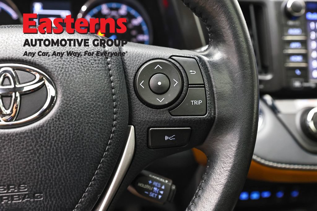 Used 2018 Toyota RAV4 SE AWD/4WD image 16