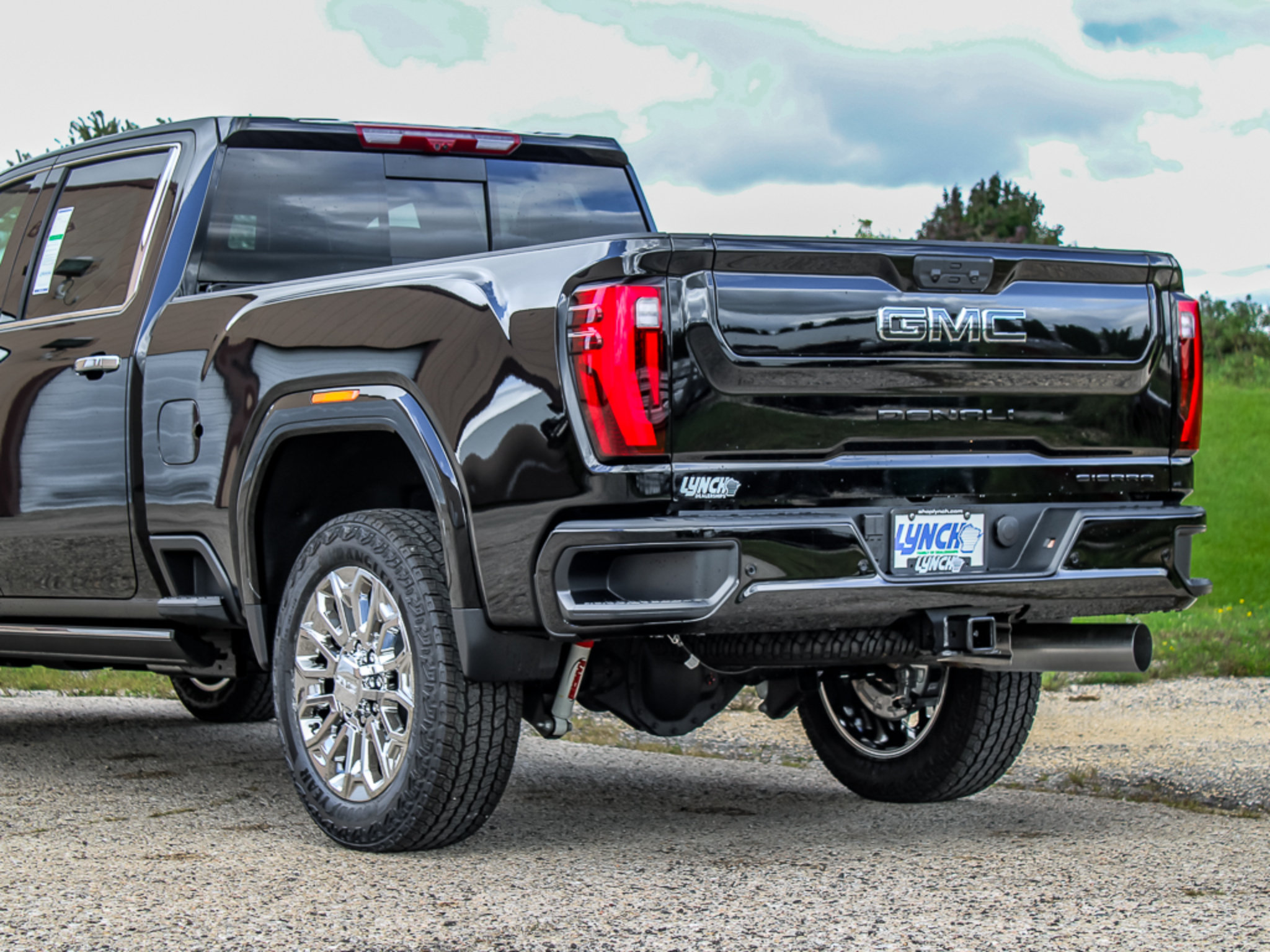 New 2026 GMC Sierra 2500 Denali Ultimate w/ LPO, Black Badging Package AWD/4WD image 9