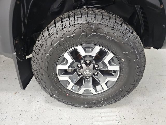 Used 2020 Toyota Tacoma TRD Off-Road w/ Technology Package AWD/4WD image 8