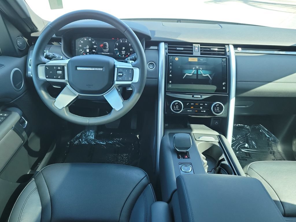 Certified 2025 Land Rover Discovery S AWD/4WD image 18