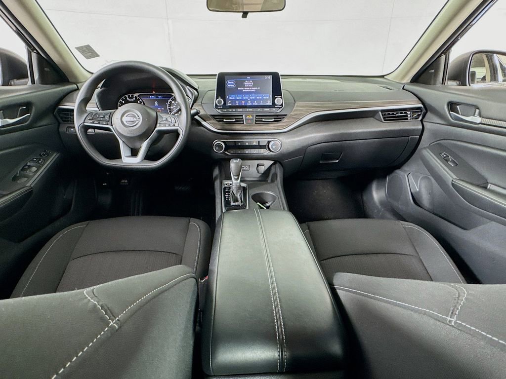 Used 2025 Nissan Altima 2.5 SV image 26
