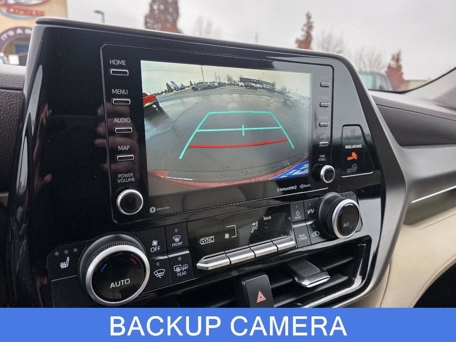 Used 2021 Toyota Highlander XLE image 25