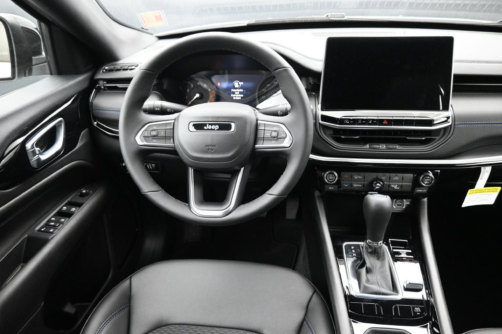 New 2026 Jeep Compass Latitude AWD/4WD image 3