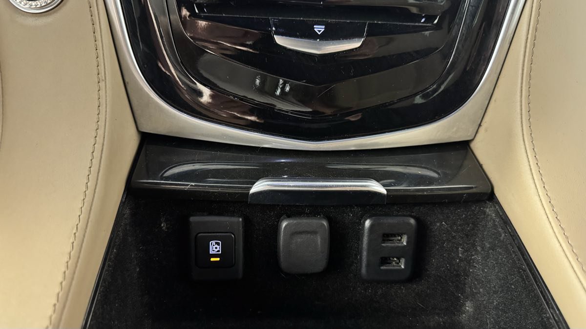 Used 2019 Cadillac Escalade Platinum AWD/4WD image 25